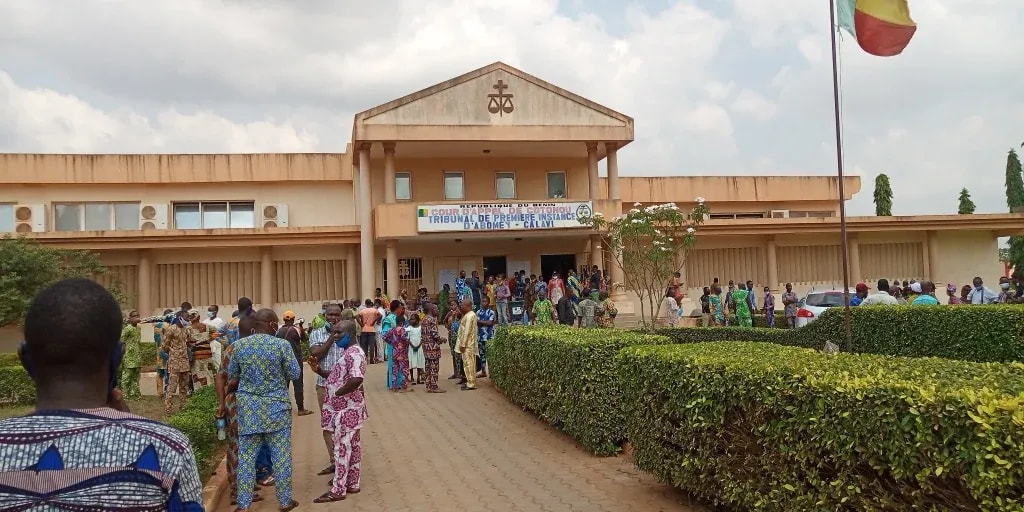 Bénin : jugé et condamné pour vol par effraction, un sexagénaire demande une « dernière chance » au tribunal