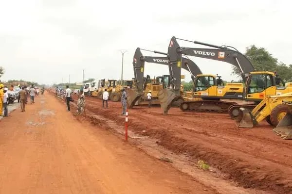 Construction de la route Dogbo – Lalo : la population manifeste pour réclamer la réalisation des ouvrages connexes