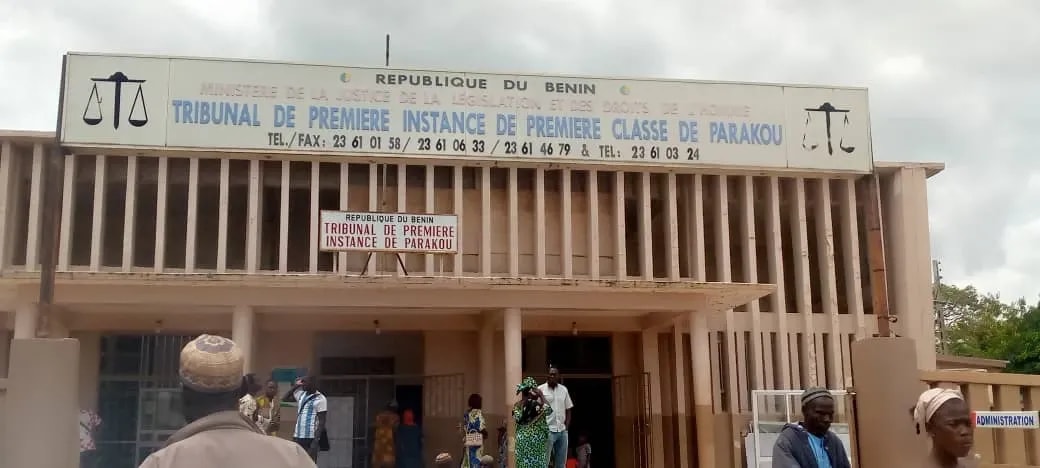 CRIET : en prison, l’ex-greffier en chef du tribunal de Parakou et son assistant risquent 5 ans de prison