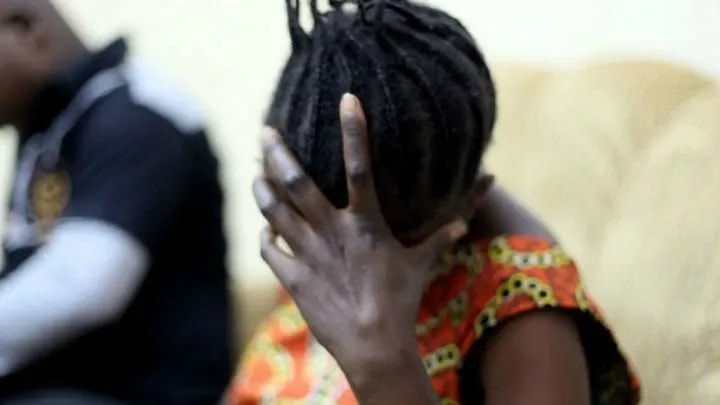 CRIET : les six accusés plaident non coupable dans l’affaire de la jeune femme torturée au feu à Ekpè, dossier renvoyé